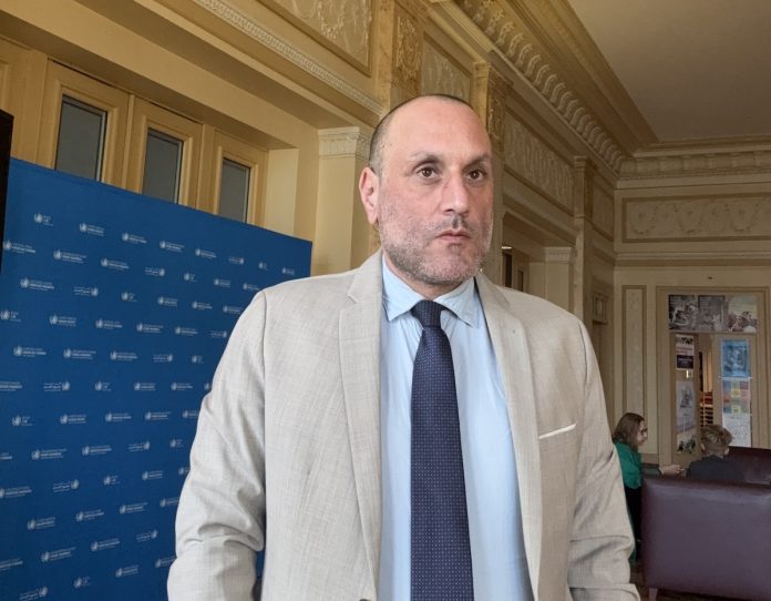 بسّام القنطار، مفوّض العلاقات الدولية في الهيئة الوطنية لحقوق الإنسان المتضمّنة لجنة الوقاية من التعذيب، عقب لقائه نائبة رئيس قسم المؤسسات الوطنية والآليات الإقليمية في المفوضية السامية لحقوق الإنسان، في قصر ويلسون في جنيف، يوم الاثنين 10 تشرين الثاني 2025.