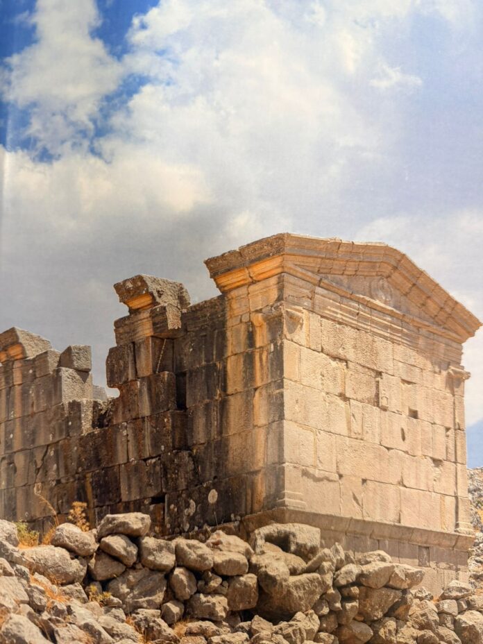 Ain Harcha Temple — “Echoes of Eternity” Photo by Eddy Choueiry for Green Cedar Lebanon From “Echoes of Eternity | Échos d’Éternité”, a 2025 publication dedicated to safeguarding Lebanon’s heritage sites, this image reflects a collective commitment to preserving the country’s cultural legacy for generations to come.